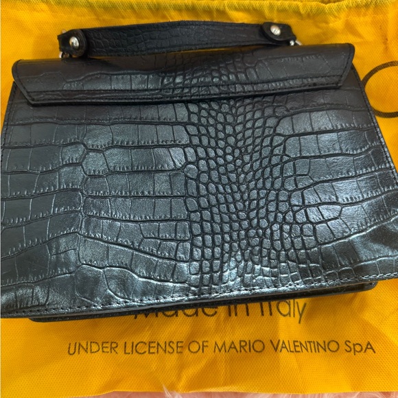 Used Valentino bag. Come with dust bag, in great condition. Real leather - Picture 2 of 6